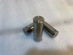 Tungsten-karbid-hodeemner for å lage standardbolter