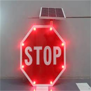 Villogó napelemes LED közlekedési táblák