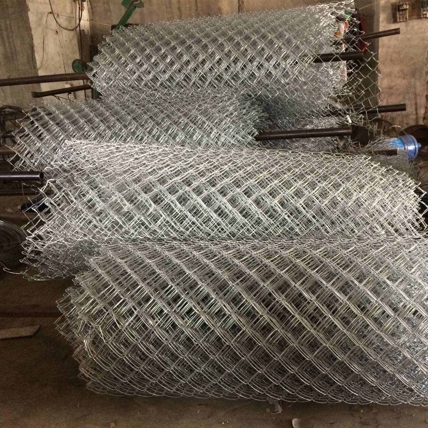 Hot sale Factory Chain Link Fence Gate - High Zinc Coated 200g / SQM Galvanized Chain Link Fencing for Residential – Tian Yilong