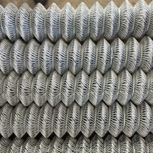 Hot Dipped Galvanized Chain Link  Fencing Twisted Selvages