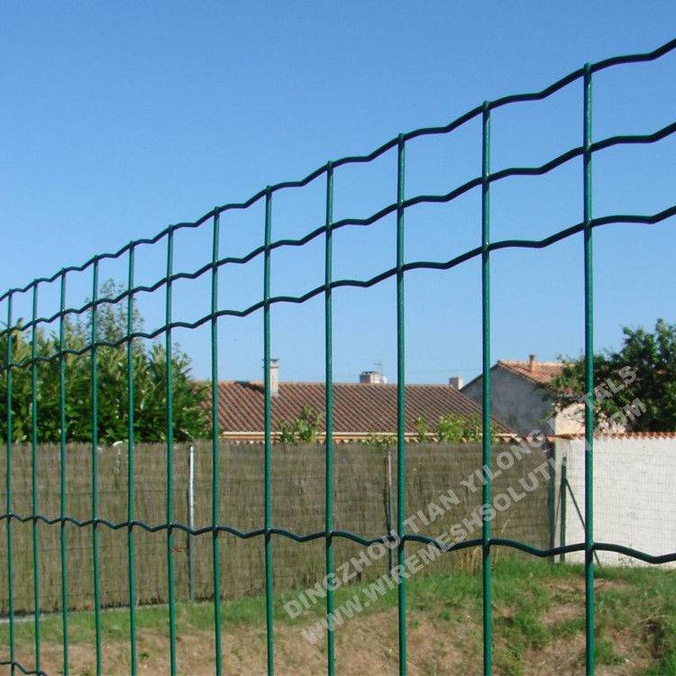 Wholesale Portable Chain Link Fence - Welded Galvanized PVC Coated Fence1.7mm 100mm PVC UV Protector – Tian Yilong
