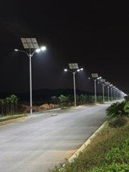 Which is the higher cost of integrated solar street lights and traditional street lights?