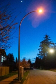 What are the parts of a street light?