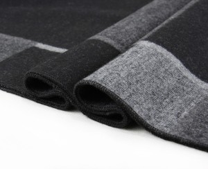 Wholesale classic style plaid scarf winter warm checked thick business knit scarf for man