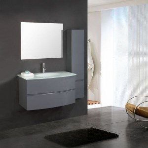 Kylpyhuoneen pesuallas ja moderni kelluva kylpyhuonekaappi, jossa on älypeili