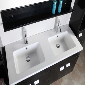 Szállodai mosdóbútorok Luxus tömörfa padlóra szerelhető fürdőszobai piperecikkek Vízálló fürdőszobai szekrény oldalsó