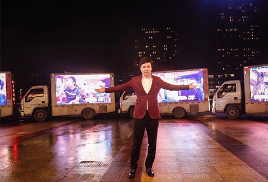 LED mobil lastbil reklamfilm, firar det kinesiska nyåret