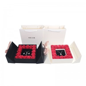 High-end လက်ဝတ်ရတနာ Leatherette Paper Flowers Box With Bag Supplier