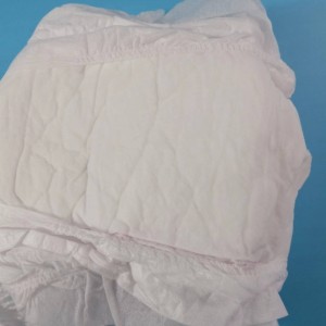 Јефтине цене Једнократне прозрачне и здраве вруће неткане тканине Висококвалитетне санитарне убрусе тип гаћица произведених у Кини