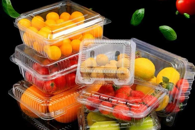 What are the industries that use plastic trays?