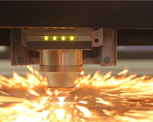 What advantage does the manufacturer of metal laser cutting machine have?