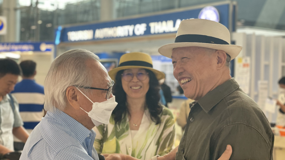 Gu Qingbo viedol tím, ktorý navštívil thajských zákazníkov brúsnych nástrojov