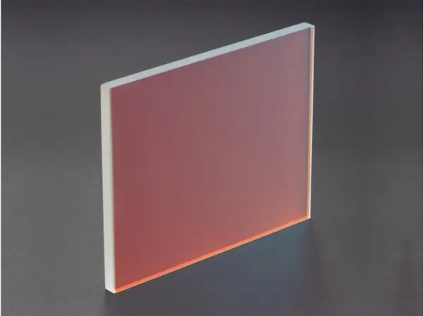 Ochranné okienko pre laser z taveného oxidu kremičitého: Vysokovýkonná optika pre laserové systémy