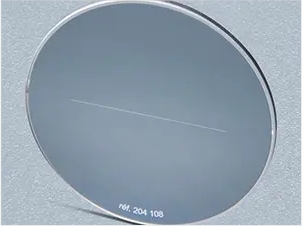 Tikslus optinis plyšys – chromas ant stiklo: šviesos valdymo šedevras