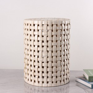Stol iz reaktivne glazure iz keramike z izdolbenim dizajnom