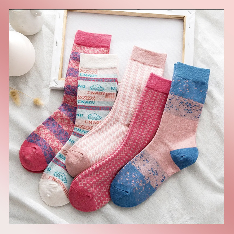 Wholesale Colorful Cotton Fashion Slouch Socks Printed Pattern Cute Fancy Mid Tube Socks For Women Featured Image