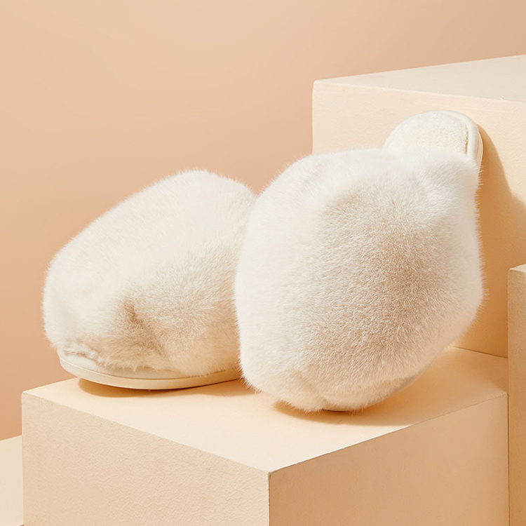 Wholesale Women Winter Warm New Design Cat Patte Style Soft Vegan Big Fur Slippers