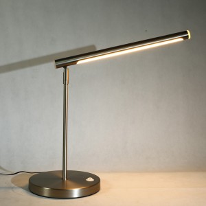 Silver Electroplated Simple light luxury children’s reading lamp