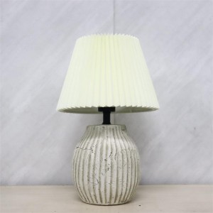 Ceramic table lamp with vertical linen strip