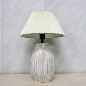 Pleated tower shaped ceramic table lamp