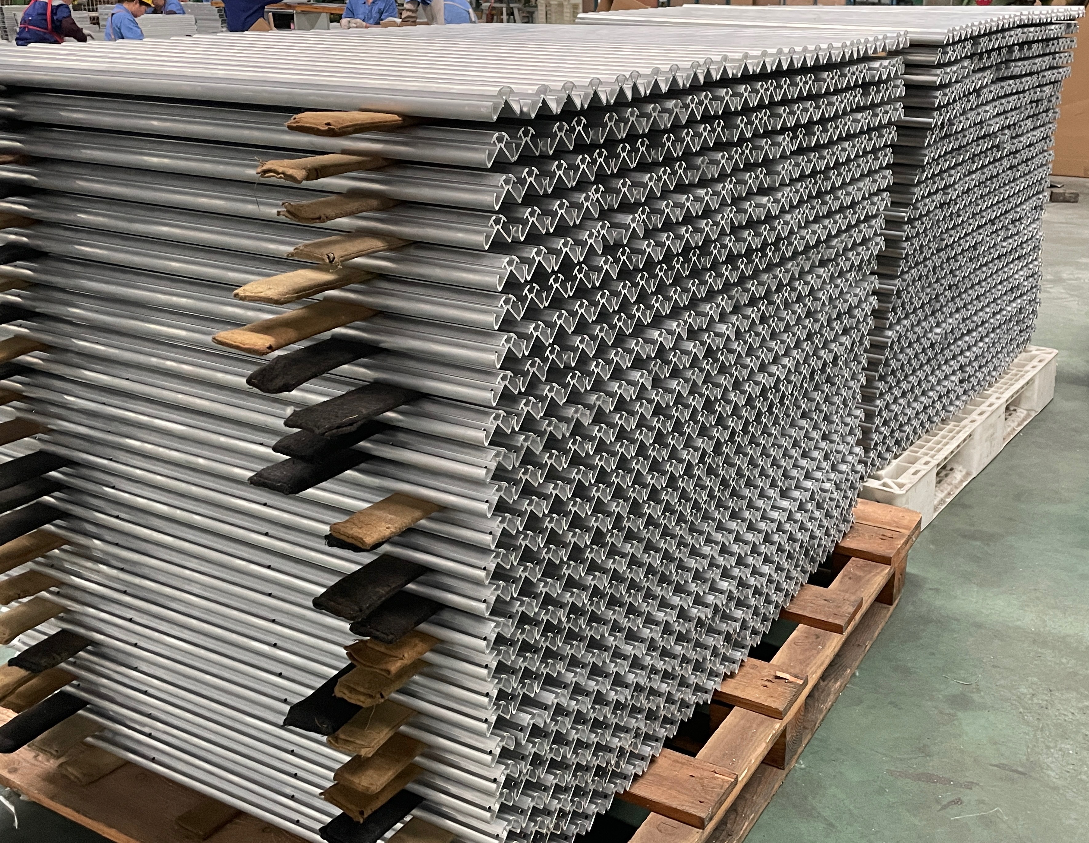 Inventory continues to de-stocking, aluminum prices run strong