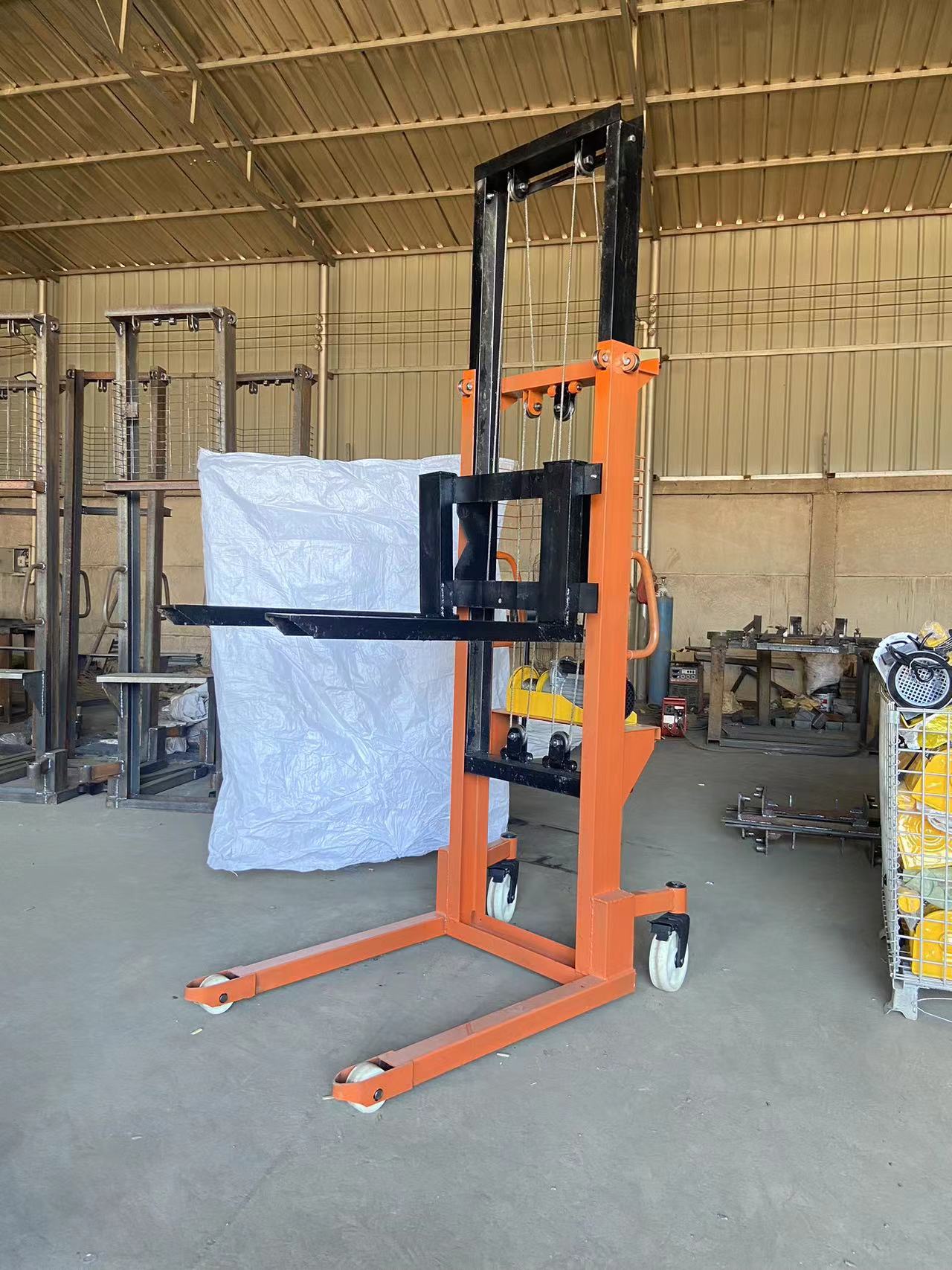 What is Hydraulic stacker