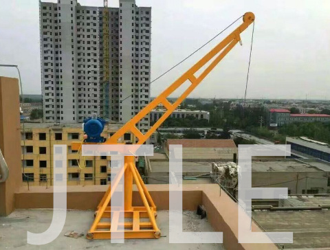 Will the heavy objects fall rapidly after the mini hoist crane is powered off?