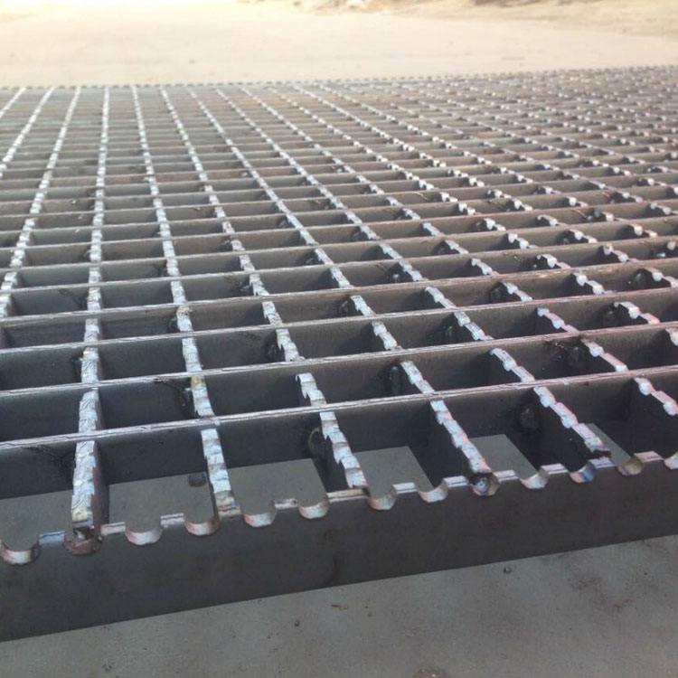What is the difference between hot dip galvanized steel grating?