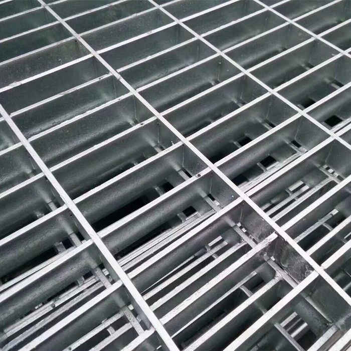Hot dip galvanized steel grating