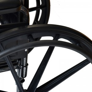 W28-Sedia a rotelle cù braccioli amovibili