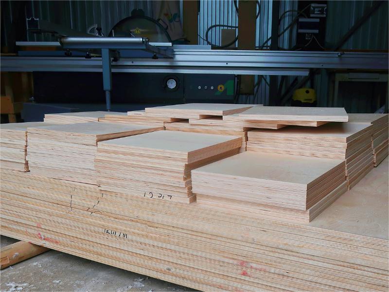 What are the advantages and disadvantages of plywood?