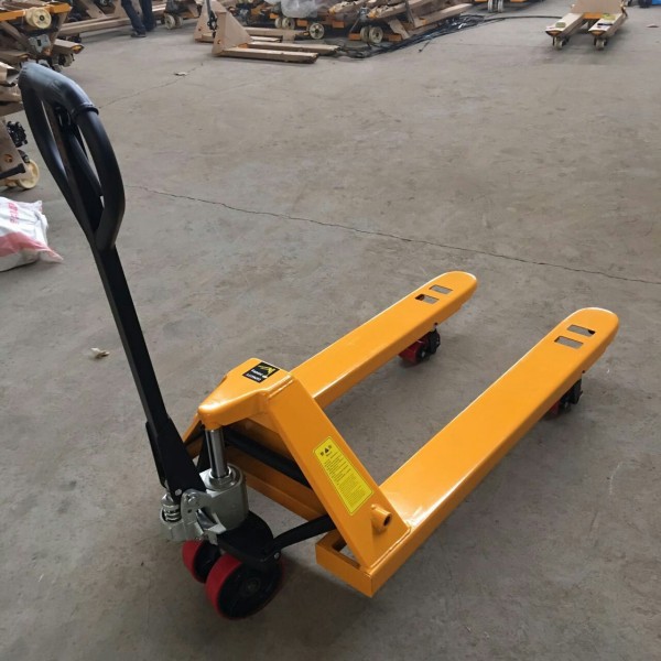 pallet truck with CAST pump and PU wheel_conew1
