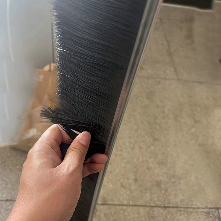 Good quality Nylon Cleaning Roller Brush - 0.5mm Black Nylon Strip Brush for cleaning, sealing – Jiazhi