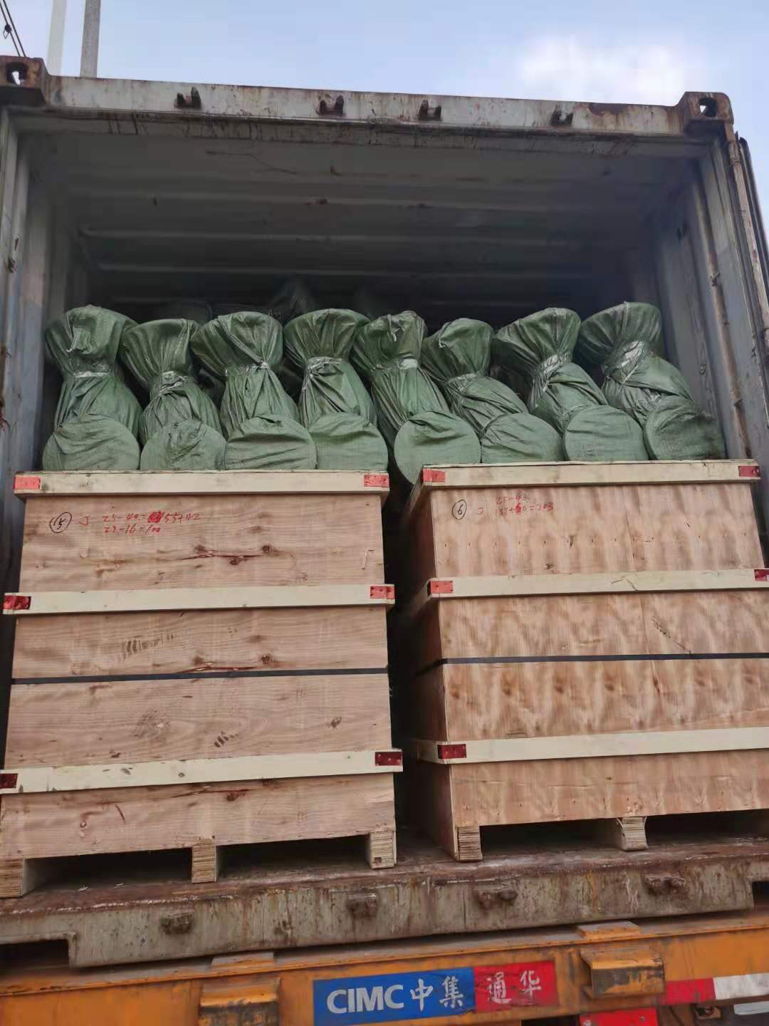The latest heavy gate valves are shipped to Ukraine