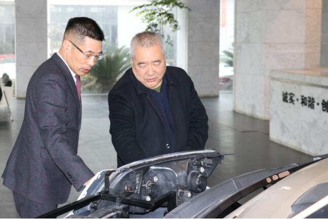 Warmly welcome Hu Zhentao, the second-level inspector of Zhejiang Provincial Department of Economics and Information Technology, and his party to visit Kaihua Mould for investigation