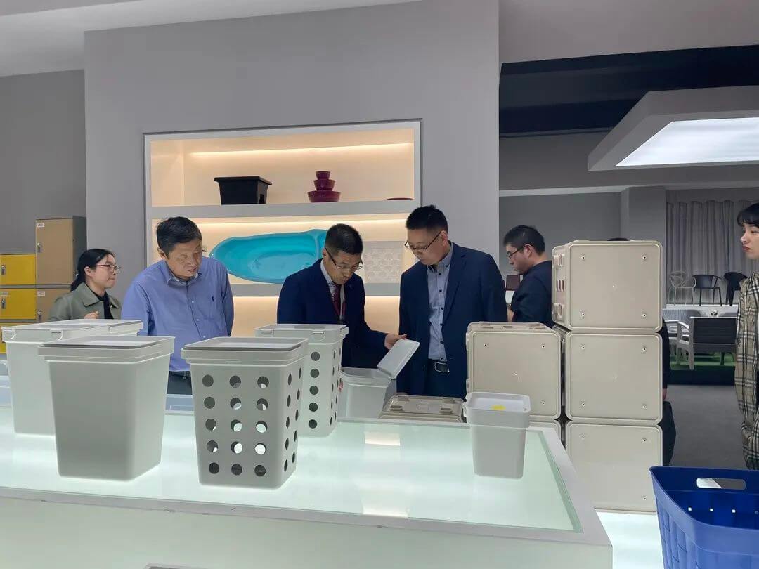 Biträdande direktör för avdelningen för teknisk innovation vid Zhejiang Economic and Information Office och andra ledare besökte Kaihua-formarna