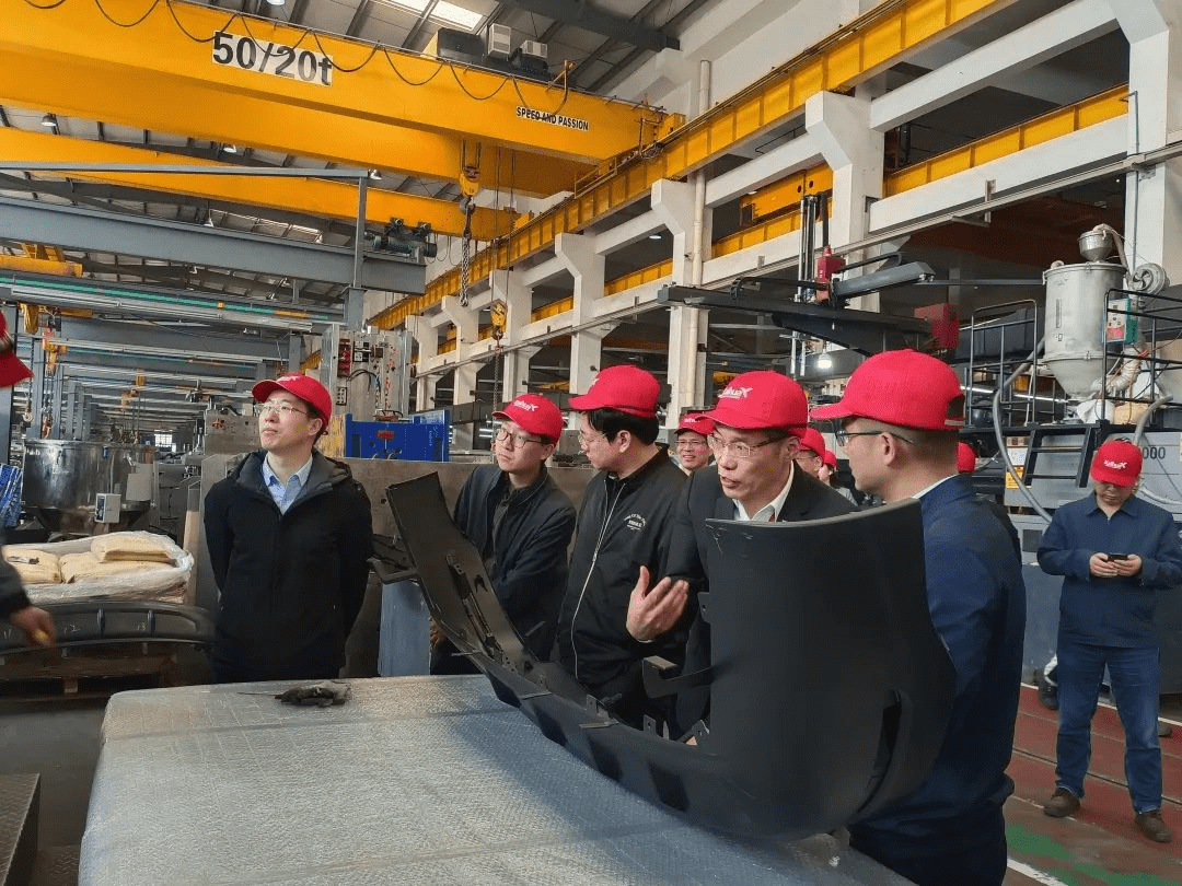 Warmly welcome Cheng Xiaohui, director of the Advanced Equipment Division of the Provincial Department of Economics and Information Technology, and his team to visit Kaihua Moulds for investigation