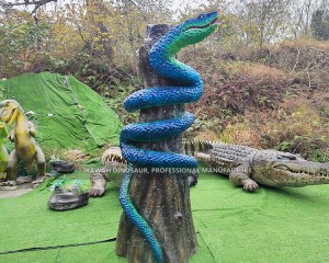Realistic Snake Wrapped Around A Simulated Tree Statue Customized Animatronic Animals AA-1266