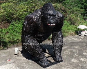 Customized Giant Animatronic Gorilla 8M Height Lifelike King Kong Statue with Movements Animatronic Animals AA-1247