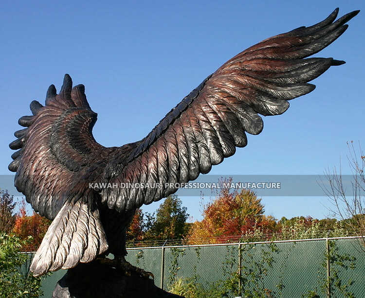 Life Size Fiberglass Animal Statue Eagle Sculptures Garden Decoration  Equipment