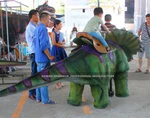 Realistic Dinosaur Machines Triceratops Theme Park Walking Dinosaur Ride Amusement Rides for Sale