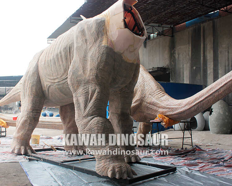 Customizing a 14 meters Brachiosaurus Dinosaur Model.