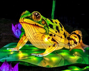 Lifelike Frogs Lanterns Festival Realistic Insects Waterproof Lantern With Light Manufacturer CL-2622