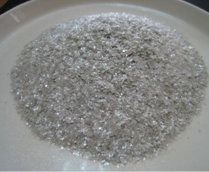 Produce 10 mesh muscovite mica powder and flakes