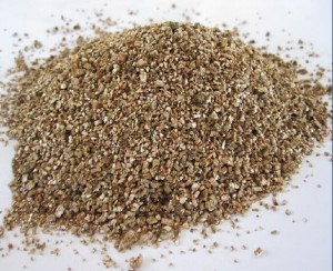 1-3mm expanded silver vermiculite in soil