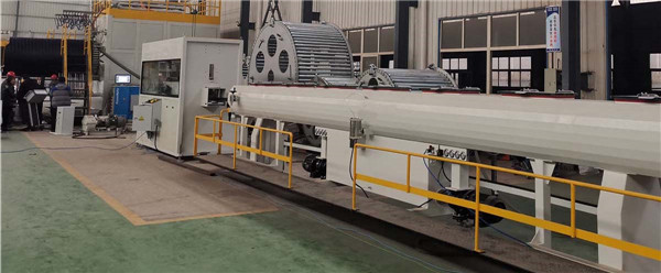 The new large-diameter hollow wall winding pipe equipment is delivered from the factory.