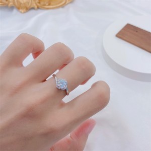 Hot Sale for Pendants - Zircon Silver Ring with Side Stones – Yuanjing