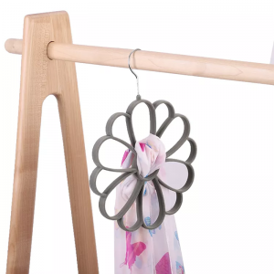 Wholesale Sun Flower Closet Organizers Velvet Scarf Hanger 5 Rings Scarves Belt Tie Organizer