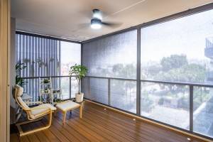 Outdoor ceiling mechanical blinds