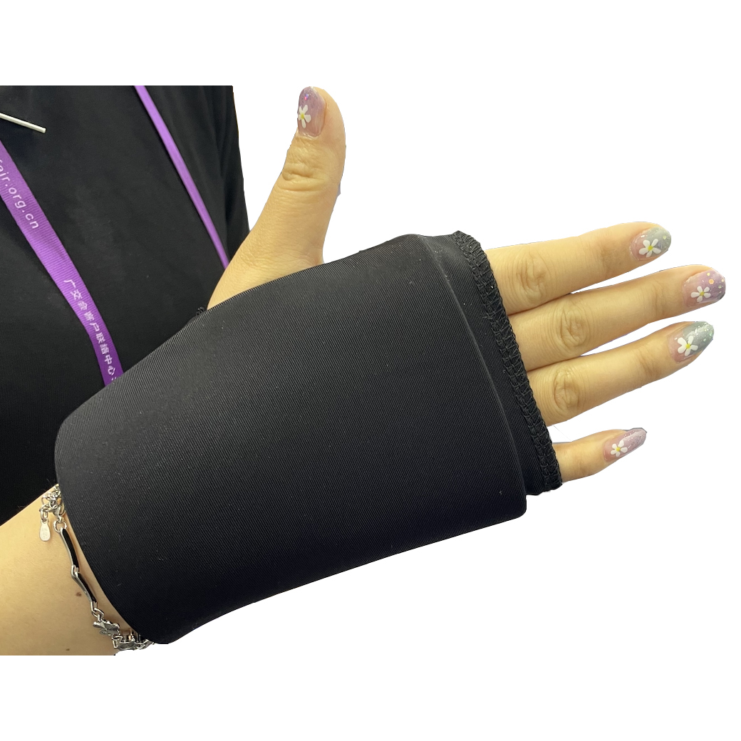 Luxurious non-flowing gel ice pack for wrist cold therapy